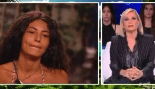 Isola dei famosi, Simona Ventura contro Jasmine: &quot;Chiedi scusa a Chiara. Come ti permetti?&quot;