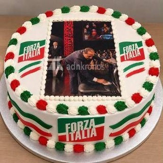 Forza Italia a Napoli ricorda compleanno Berlusconi, spunta la torta per il 29 settembre con il Cav che 'pulisce' la sedia di Travaglio