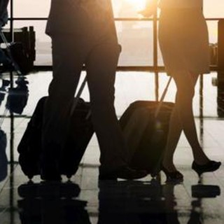 Lasciano il figlio di 10 anni in aeroporto: &quot;Noi partiamo&quot;