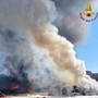 Paura a Roma, esplode cisterna di gas: feriti 8 poliziotti, vigile del fuoco e operatore 118. Testimoni: &quot;Sembrava una bomba&quot; - Video