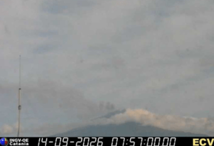 Etna in eruzione, nuovi disagi all'aeroporto di Catania: voli in arrivo sospesi fino alle 16