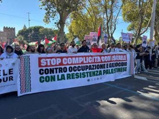 "Stop genocidio", a Roma la grande manifestazione per Gaza "Stop genocidio", a Roma la grande manifestazione per Gaza