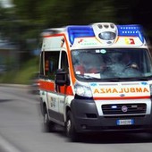 Furgone con braccianti a bordo si ribalta nel Foggiano, un morto e 7 feriti