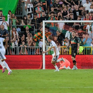 Buona la prima per il Lecce, battuto 2-0 il Venezia