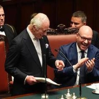 Quasi 'sold out' per Carlo alla Camera: il re tocca le corde giuste e conquista l'Aula