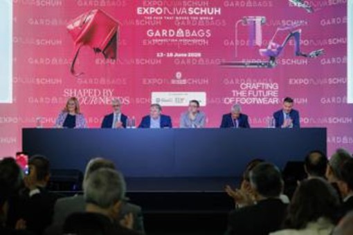 Fiere, Pellegrini all'Expo Riva Schuh e Gardabags: "Nell'era dei dazi devono creare conoscenza oltre al business" Fiere, Pellegrini all'Expo Riva Schuh e Gardabags: "Nell'era dei dazi devono creare conoscenza oltre al business"