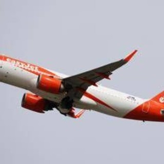 EasyJet, equipaggi in sciopero per 5 giorni: cancellati oltre 440 voli in Portogallo EasyJet, equipaggi in sciopero per 5 giorni: cancellati oltre 440 voli in Portogallo