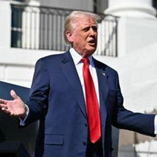 Dazi, Trump aperto ad accordi &quot;ma dopo il 2 aprile&quot;. E annuncia tariffe su farmaci