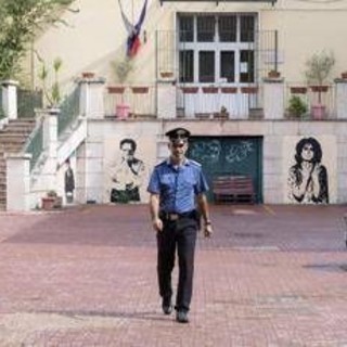 Prof accoltellata a Roma, il piano del 13enne: a scuola con coltelli da sub e telefono sul casco per filmare l'agguato