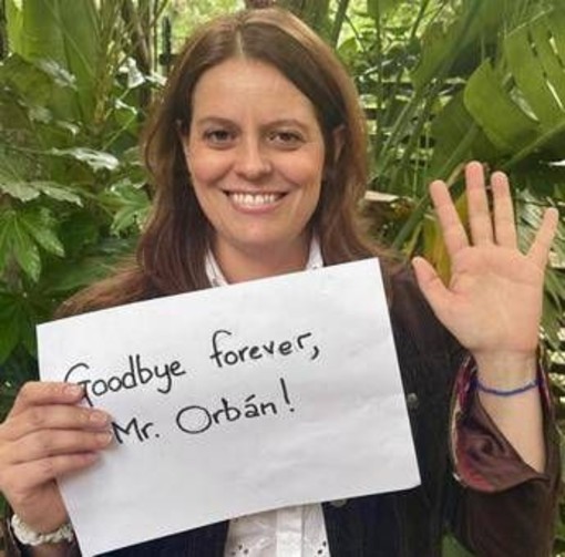 Ungheria, Orban perde le elezioni e Ilaria Salis festeggia: "Addio"