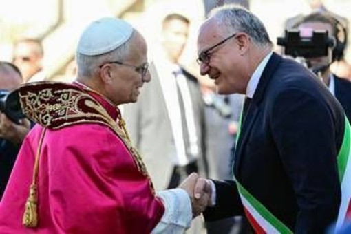 Roma, Papa Leone XIV in Campidoglio: &quot;Per voi e con voi sono romano&quot;
