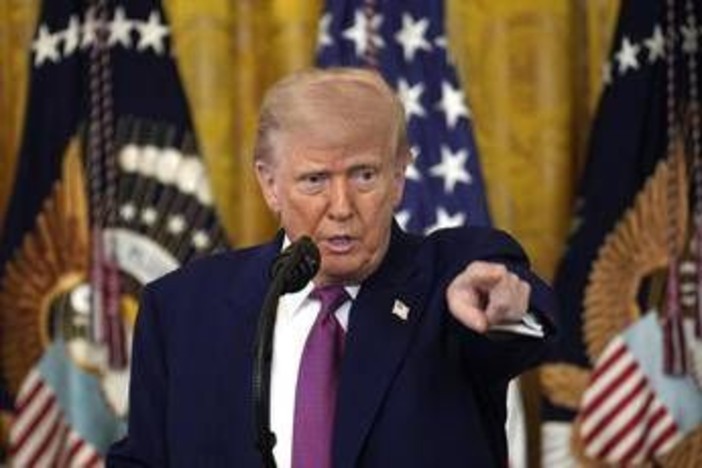 Iran, Trump chiede una coalizione: "Altri paesi mandino navi per aprire lo Stretto di Hormuz"