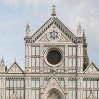 Si arrampicano sulla facciata di Santa Croce a Firenze, ripresi in video choc