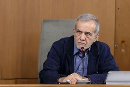 Iran, è scontro ai vertici del potere: i falchi accusano Pezeshkian e i negoziatori di 'colpo di Stato' Iran, è scontro ai vertici del potere: i falchi accusano Pezeshkian e i negoziatori di 'colpo di Stato'