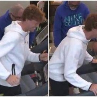 Sinner, che risate a Parigi: Jannik in lacrime sul tapis roulant - Video