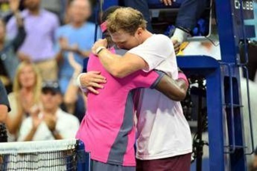Michelsen perde e scoppia a piangere, Tiafoe lo consola: fair play agli US Open
