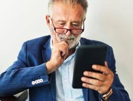 Uomo, sessantenne e senza dottorato: l'identikit del Ceo italiano