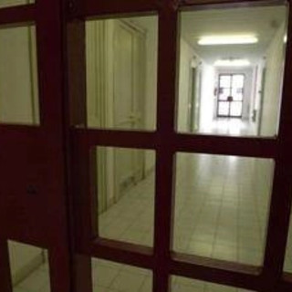 Accumula condanne per oltre 15 anni di carcere ma è sempre incinta: arrestata 31enne