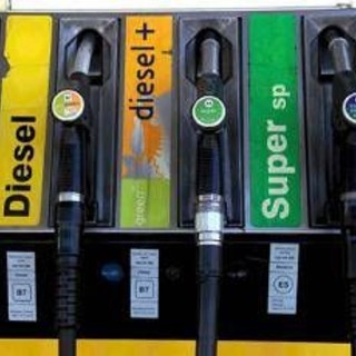Carburanti, sconto accise fino al 3 luglio: ridotto a 5 cent lo sconto sul diesel Carburanti, sconto accise fino al 3 luglio: ridotto a 5 cent lo sconto sul diesel