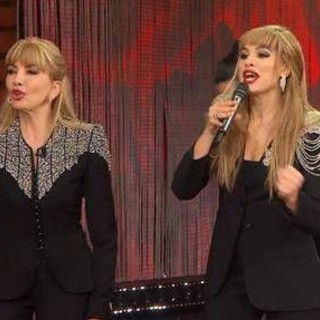 Ballando con le stelle, Milly Carlucci scende in pista e balla con... Milly