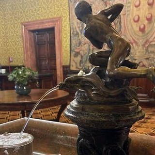 In Senato torna l'acquaiolo, fine del giallo sulla fontanella portafortuna di Togliatti e Andreotti In Senato torna l'acquaiolo, fine del giallo sulla fontanella portafortuna di Togliatti e Andreotti