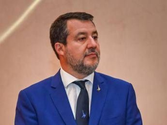 Salvini: "Fuori dalle palle immigrati che non rispettano tradizioni Italia" Salvini: "Fuori dalle palle immigrati che non rispettano tradizioni Italia"
