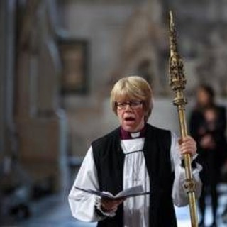 Inghilterra, la chiesa è guidata da una donna: mai successo in 5 secoli