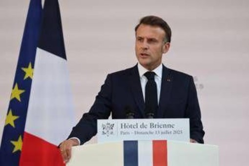Macron: &quot;Libertà mai così minacciata dal 1945, pace dipende da noi&quot;