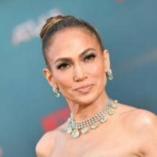 Jennifer Lopez e gli auguri di Natale, il selfie non 'convince' Jennifer Lopez e gli auguri di Natale, il selfie non 'convince'