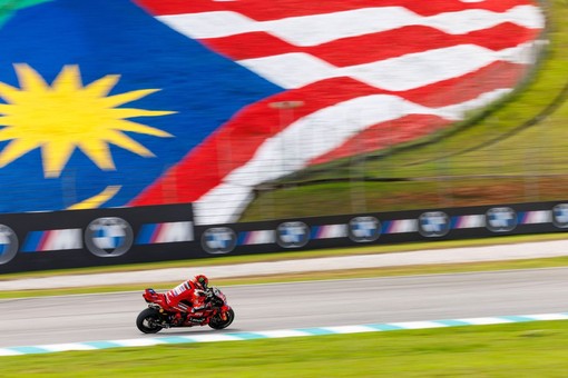 Bagnaia ruggisce in Malesia, Pecco ottiene la pole e vince la Sprint Bagnaia ruggisce in Malesia, Pecco ottiene la pole e vince la Sprint
