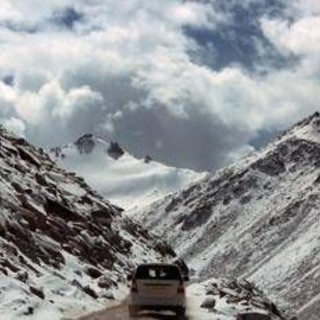 Gomme invernali o catene a bordo, dal 15 novembre scatta l'obbligo: cosa c'è da sapere Gomme invernali o catene a bordo, dal 15 novembre scatta l'obbligo: cosa c'è da sapere