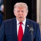 Iran, Trump 'guardiano' di Hormuz: tycoon tra rimborsi, blocco navale e terza ondata di raid