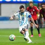 Argentina, choc Messi contro Egitto: sbaglia rigore e centra il palo su punizione Argentina, choc Messi contro Egitto: sbaglia rigore e centra il palo su punizione