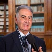 Ai, neurochirurgo Catapano: "Cambia cure e rapporto con i pazienti" Ai, neurochirurgo Catapano: "Cambia cure e rapporto con i pazienti"
