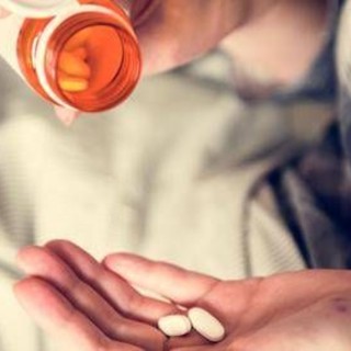 Abuso di paracetamolo negli adolescenti, Aifa: "Effetti anche irreversibili"