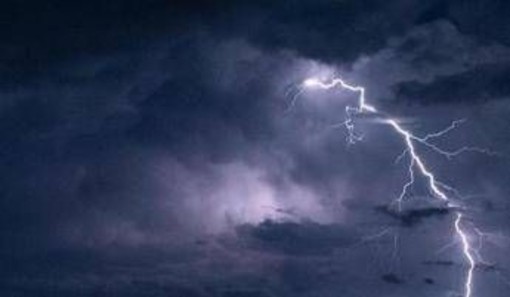 Temporali e grandinate, oggi allerta gialla in 6 regioni del Centro