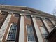 Usa, governo pronto ad annullare tutti i contratti federali con Harvard. E l'ateneo risponde a Trump