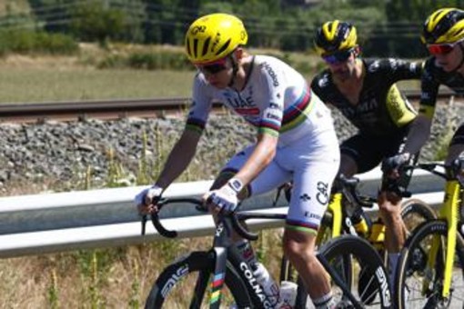 Tour de France, Pogacar vince la terza tappa e conquista la maglia gialla