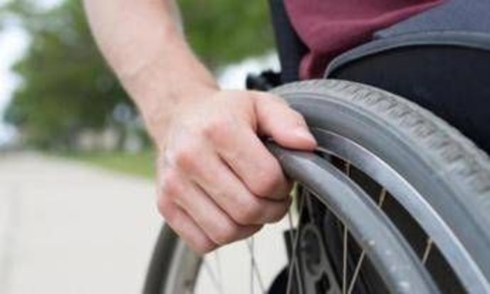 Sclerosi multipla, nei casi più gravi 14mila euro l'anno a carico famiglie