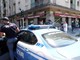 Milano, aggressione in strada e 20 coltellate a uno sconosciuto: bloccato dai clienti del bar