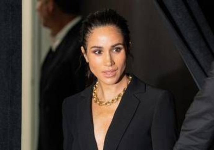 Meghan Markle torna a recitare, la duchessa già sul set per 'Close Personal Friends' Meghan Markle torna a recitare, la duchessa già sul set per 'Close Personal Friends'