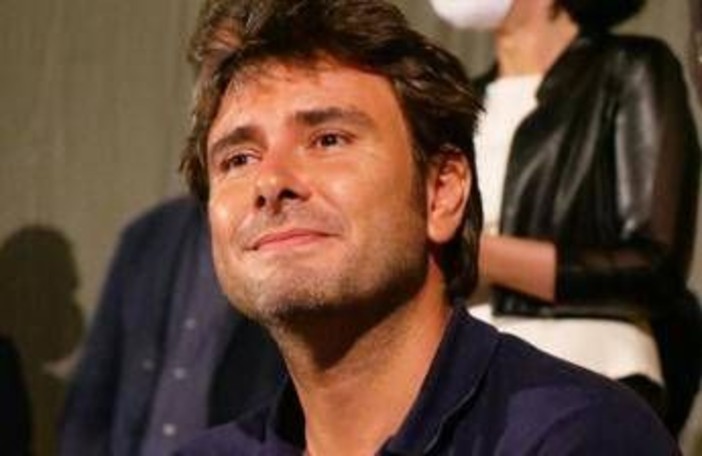Di Battista sui social ringrazia Scanzi dopo il falso annuncio della morte: "Speriamo bene"