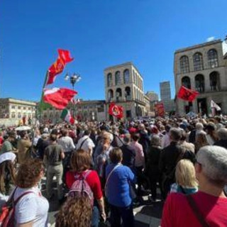 25 aprile, a Milano palestinesi contestano Sala. A Roma bruciate bandiere Nato e Ue