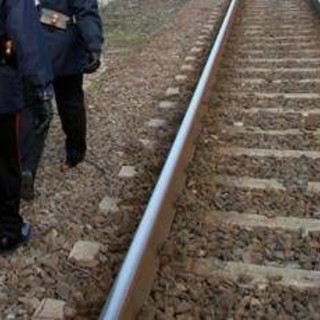 Novara, tre giovani investiti dal treno: un morto e due feriti Novara, tre giovani investiti dal treno: un morto e due feriti