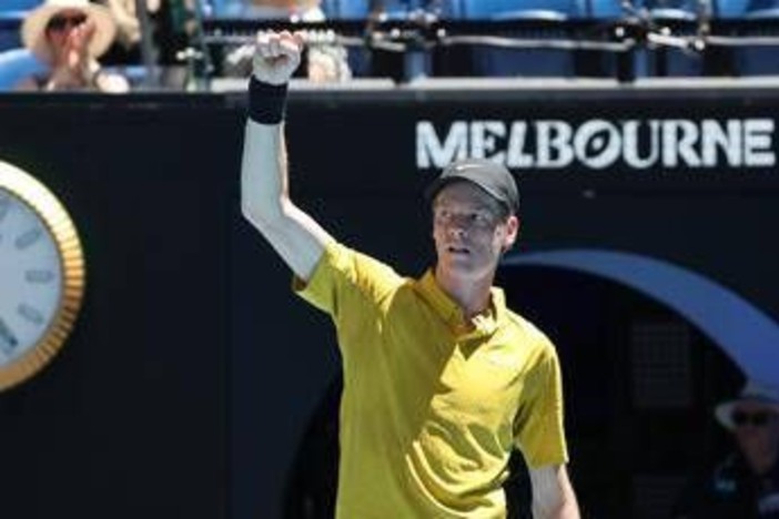 Australian Open, Sinner ai quarti: Darderi battuto nel derby azzurro