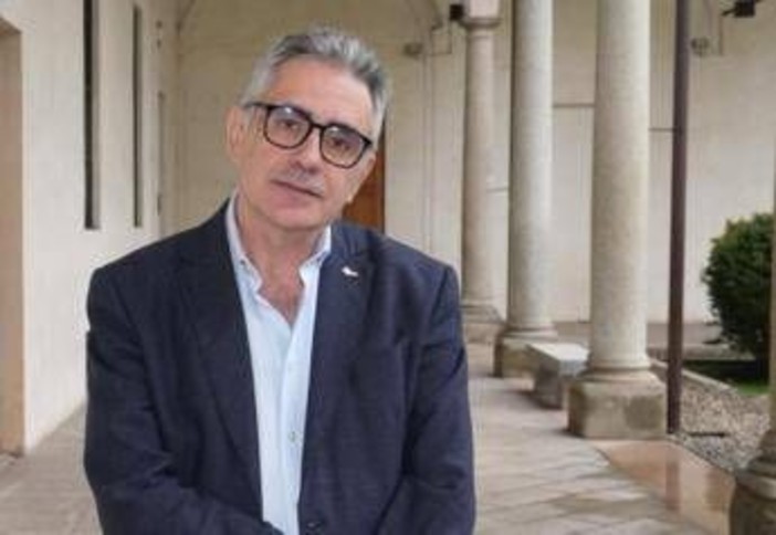 Vaccini, Pregliasco: "Utili nell'arco della vita, in anziani riducono peggioramento cronicità" Vaccini, Pregliasco: "Utili nell'arco della vita, in anziani riducono peggioramento cronicità"