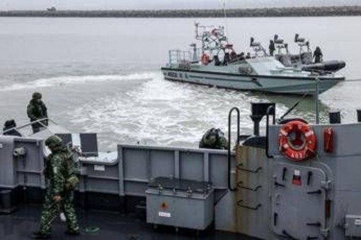 Taiwan, nuovi giochi di guerra dalla Cina: "Simuliamo il blocco dei porti"