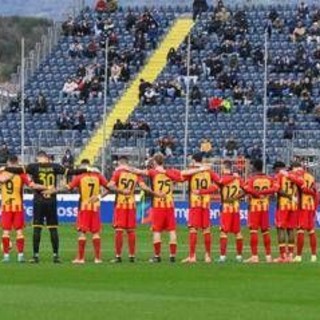 Lecce, morto il fisioterapista del club: rinviata al 27 aprile partita con l'Atalanta