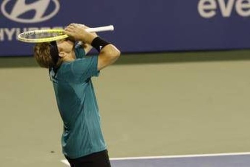 Davidovich Fokina attacca Toronto: &quot;Orario partite inaccettabile&quot;. Evans: &quot;Patetico&quot;