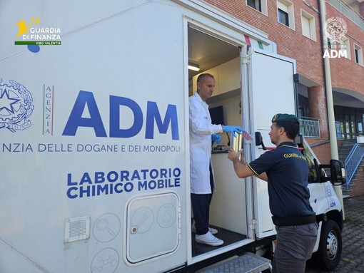 Gasolio fuorilegge al distributore, sequestro di 6.400 litri nel Vibonese Gasolio fuorilegge al distributore, sequestro di 6.400 litri nel Vibonese